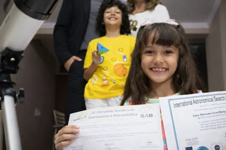 Com 6 anos, menina prodígio de Brasília desafia concorrentes bem mais velhos em prêmio do ITA, impressiona o Brasil e acumula medalhas em astronomia e xadrez