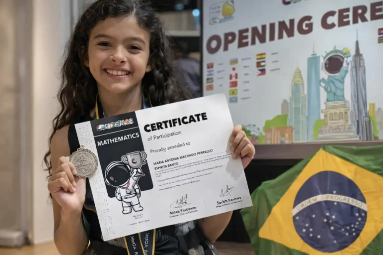 Maria Antônia, menina prodígio brasileira de 9 anos conquista prata em olimpíada de matemática em Nova York, nos EUA