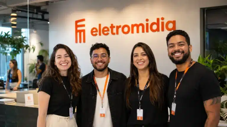 Eletromidia, empresa que atua no setor de mídia no Brasil, abre diversas vagas de emprego