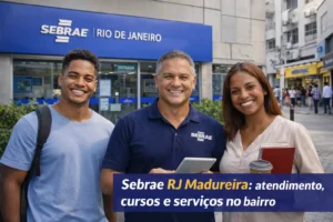 Pessoas sorrindo em frente ao Sebrae RJ Madureira, em imagem sobre atendimento, cursos, oficinas e serviços na região.