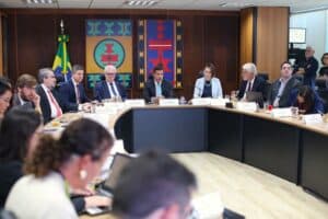 MEC anuncia extinção de cursos de licenciatura a distância até 2027 e revela impacto preocupante no desempenho de formandos no Enade