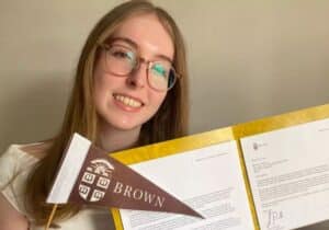 Brasileira conquista vaga em 13 universidades dos EUA com bolsa integral e se prepara para cursar medicina na Universidade de Brown