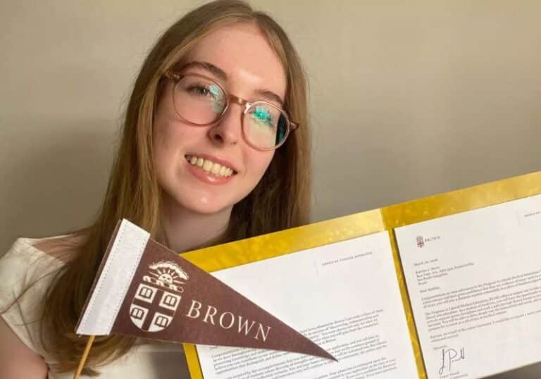 Brasileira conquista vaga em 13 universidades dos EUA com bolsa integral e se prepara para cursar medicina na Universidade de Brown