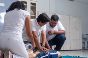 CNE anuncia novas diretrizes para graduação em enfermagem e transforma formação com foco em prática e integração ao SUS