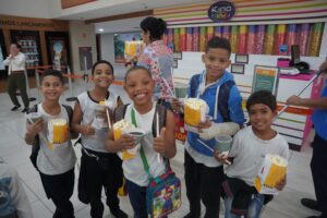 Cinesaberes oferece cinema gratuito para alunos da rede municipal do Rio e transforma aprendizado em experiência cultural enriquecedora