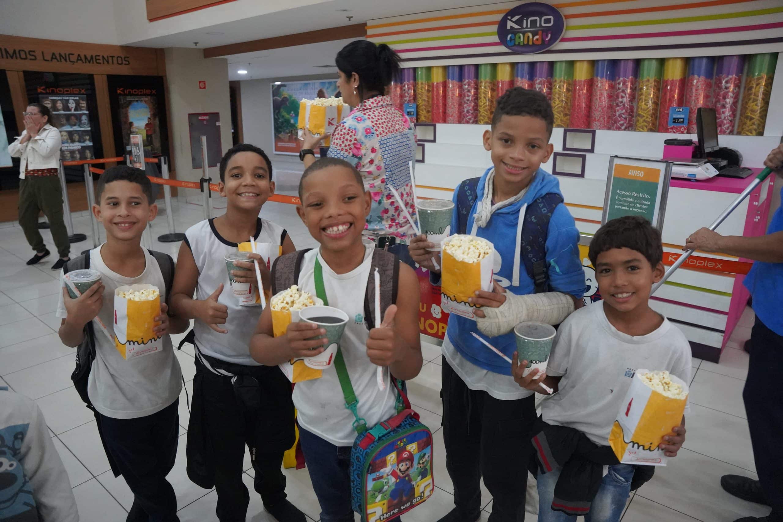 Cinesaberes oferece cinema gratuito para alunos da rede municipal do Rio e transforma aprendizado em experiência cultural enriquecedora