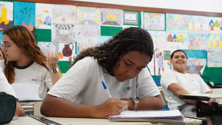 Concurso Jovem Cidadão Carioca abre inscrições para alunos do 9º ano com prêmios de notebooks e diplomas em redações sobre cidadania