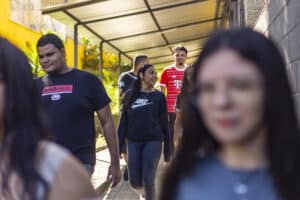 Estudantes da 3ª série do Ensino Médio têm até 5 de junho para confirmar participação no Enem 2026 com inscrições automáticas e escolha de idioma estrangeiro
