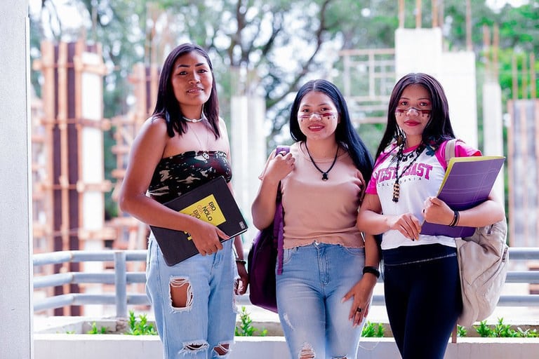 Governo cria Universidade Federal Indígena e garante formação gratuita para 2,8 mil estudantes em Brasília, transformando a educação superior no Brasil