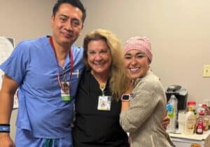 Idosa surpreende ao se formar em medicina aos 72 anos e mostra que nunca é tarde para conquistar um sonho profissional
