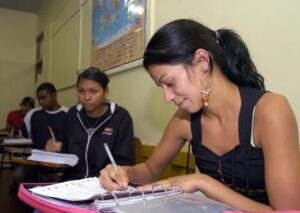 MEC abre 3º ciclo de adesão ao Programa Ensino Médio Mais e garante apoio financeiro para escolas com ensino noturno, transformando oportunidades para alunos em busca de qualificação profissional