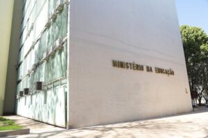MEC oferece atendimento direto a prefeitos e garante apoio técnico para fortalecer a educação nos municípios durante a Marcha a Brasília