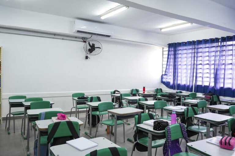 SP investe R$ 170 milhões em climatização e projeta atender 1.500 escolas estaduais em 2026, com foco em regiões de altas temperaturas e conforto escolar
