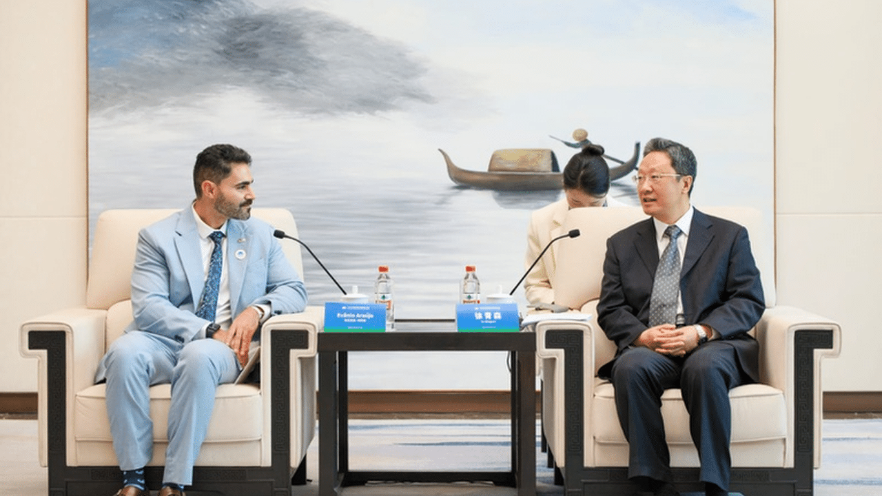 Representantes do Brasil e da China participam de reunião oficial sobre acordos de educação, intercâmbio, bolsas de estudo e inovação tecnológica.