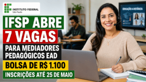 Mulher sorrindo com headset diante de notebook em ambiente de ensino a distância, com destaque para seleção do IFSP com 7 vagas para mediadores pedagógicos EAD, bolsa de R$ 1.100 e inscrições até 25 de maio.