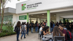 Estudantes no restaurante estudantil do Instituto Federal de São Paulo, Campus Matão, durante inauguração do novo espaço de alimentação e convivência.