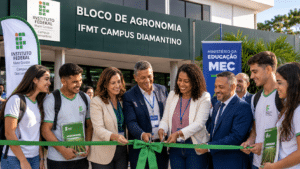 Autoridades, estudantes e representantes do IFMT participam da inauguração do Bloco de Agronomia no Campus Diamantino.