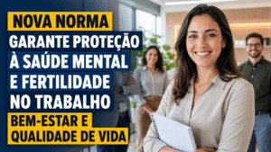 Profissional sorrindo em ambiente corporativo com equipe ao fundo, ao lado de chamada sobre nova norma de proteção à saúde mental e fertilidade no trabalho.
