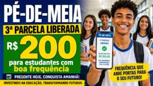 Estudante sorrindo em escola pública mostrando no celular a liberação da terceira parcela do Pé-de-Meia no valor de R$ 200 por boa frequência nas aulas.
