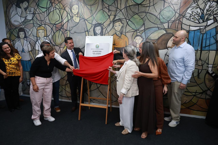 MEC reinaugura mural Educação e reafirma compromisso com a transformação social através da arte e da educação de qualidade