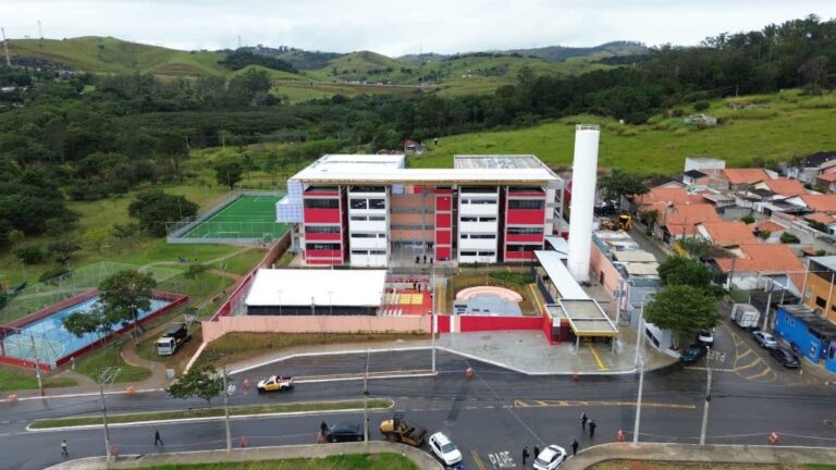 Governo de SP inaugura Escola Estadual Roberto Burle Marx em São José dos Campos, a segunda construída via PPP Novas Escolas, com capacidade para 1.300 alunos e lançamento do Protocolo Não se Cale Vai à Escola