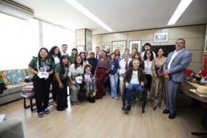 Governo libera bolsas de R$ 200 para mais de 50 mil estudantes em cursinhos populares e transforma acesso à educação superior no Brasil