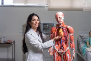 HU Brasil anuncia editais do Enare 2026/2027 com novas regras e abre inscrições para residência médica e em saúde, garantindo acesso a vagas em todo o país