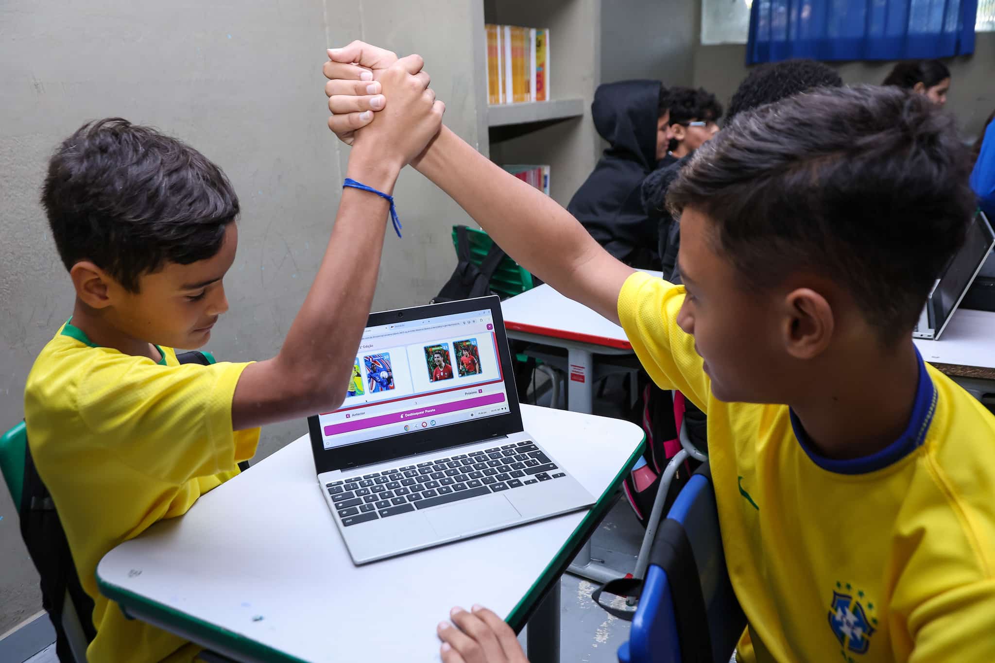 Índice de leitura na rede estadual de São Paulo cresce em 43,03% com a implementação de álbuns digitais de figurinhas de futebol em plataformas de educação desde maio de 2026