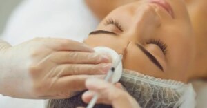 Instituições de beleza oferecem cursos gratuitos sobre botox e garantem certificação para quem quer se especializar na área estética