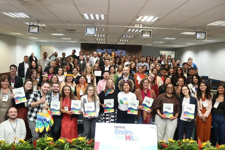 MEC lança programa para reconhecer práticas pedagógicas no ensino médio noturno e oferece suporte às escolas para melhorar a educação de jovens e adultos