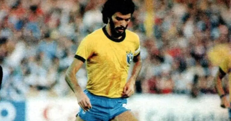 Prefeitura de Nova York destaca legado de Sócrates no futebol e revela curiosidades sobre nomes inspirados na Grécia Antiga que podem inspirar novas gerações na educação e carreira profissional