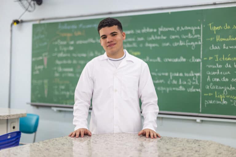 São Paulo oferece 94 vagas de estágio para estudantes de farmácia do ensino técnico com inscrições abertas até julho pelo Programa BEEM da Secretaria da Educação do Estado
