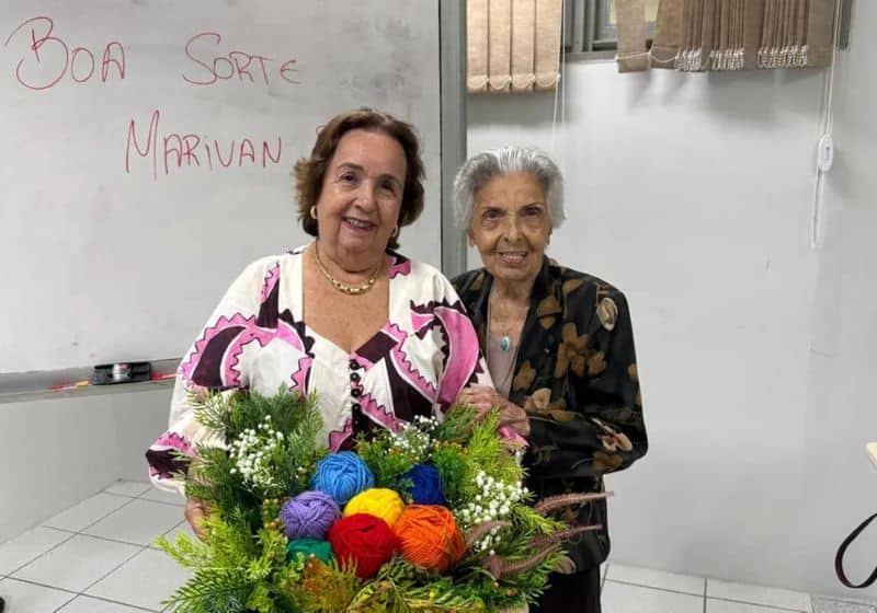 Universidade de Fortaleza emociona ao receber TCC de aluna de 77 anos com a mãe de 98 na plateia, mostrando que nunca é tarde para aprender e realizar sonhos