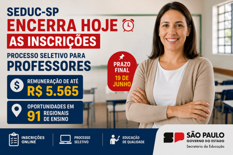 Professora sorrindo em sala de aula, com destaque para o encerramento das inscrições do processo seletivo da Seduc-SP para professores.