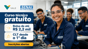 Aluna sorrindo em laboratório do Senai com colegas ao fundo, em imagem sobre curso técnico gratuito da Vale e do Senai com bolsa de até R$ 2,2 mil e contratação CLT.