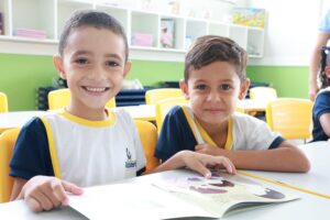 Escola lança iniciativas para formar novos leitores e escritores e transforma a educação com acesso à literatura e criatividade