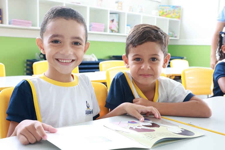 Escola lança iniciativas para formar novos leitores e escritores e transforma a educação com acesso à literatura e criatividade