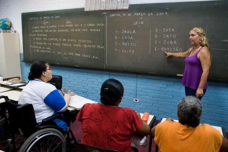Ministério da Educação lança programa de formação para docentes da EJA e abre oportunidades para qualificação profissional na educação de jovens e adultos