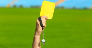 Mulheres na arbitragem ganham destaque em grandes competições e abrem caminho para novas oportunidades no futebol profissional