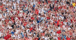 Música Wonderwall se torna hino da Inglaterra na Copa do Mundo e revela significado surpreendente que pode impactar sua visão sobre a canção