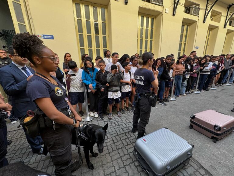 Receita Federal e Secretaria de Educação do Rio promovem aula de cidadania fiscal e oferecem materiais educativos para estudantes em ação transformadora na educação pública